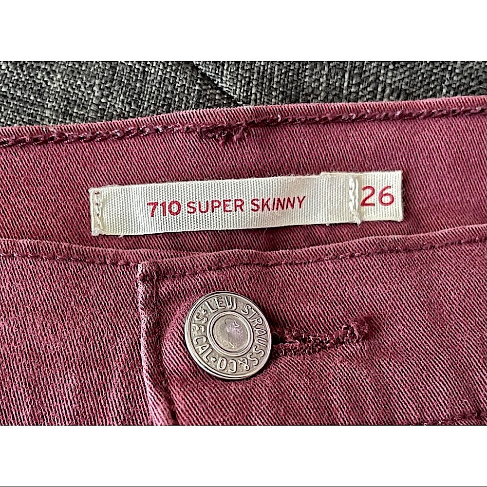 710 Super Skinny Levi’s - Picture 5 of 7